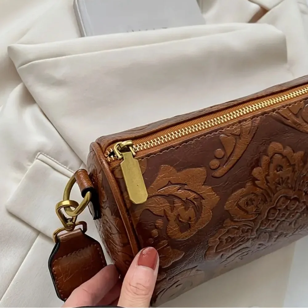 SALE Gorgeous purse - Picture 5 of 7